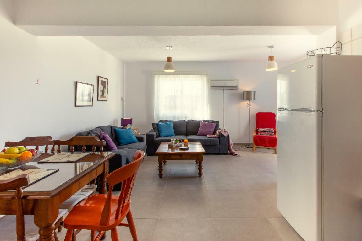 Jimmy'S Flat Apartamento Paralimni Exterior foto